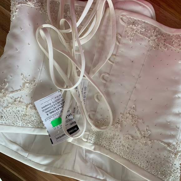 *SOLD* 2 Piece Ivory Wedding Gown sz8 - Picture 6 of 14